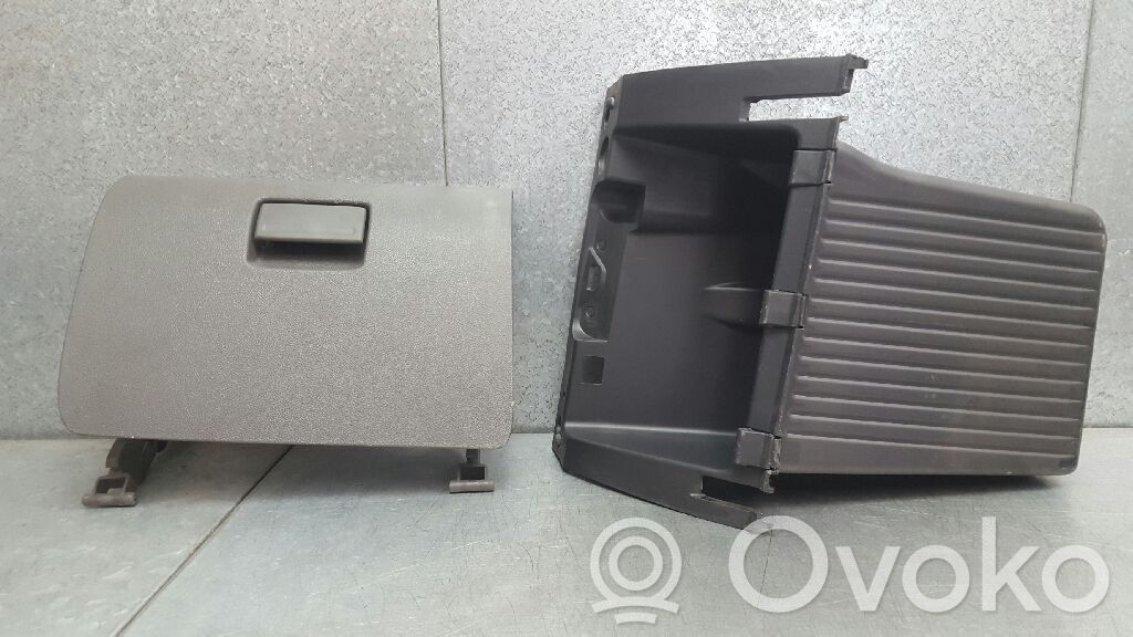 Hansikaslokero   4M51A06044CE