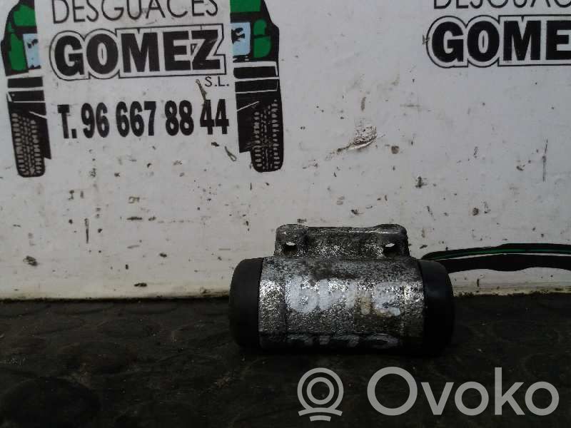Renault Clio I Tylny cylinder hamulcowy 