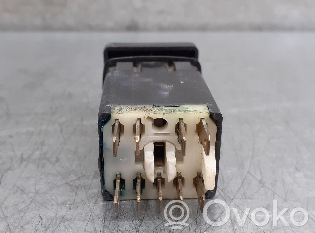 Botón interruptor de luz de peligro   1865G5