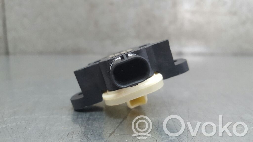 Sensor   1668210351