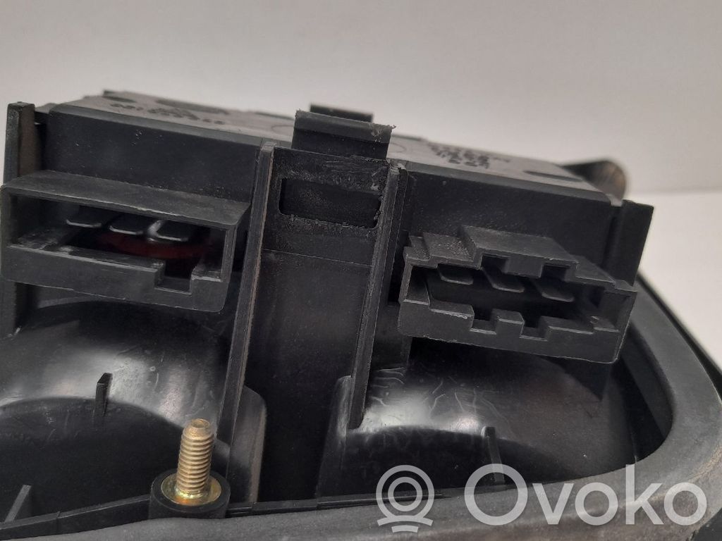 Volkswagen PASSAT B3 Luci posteriori del portellone del bagagliaio 