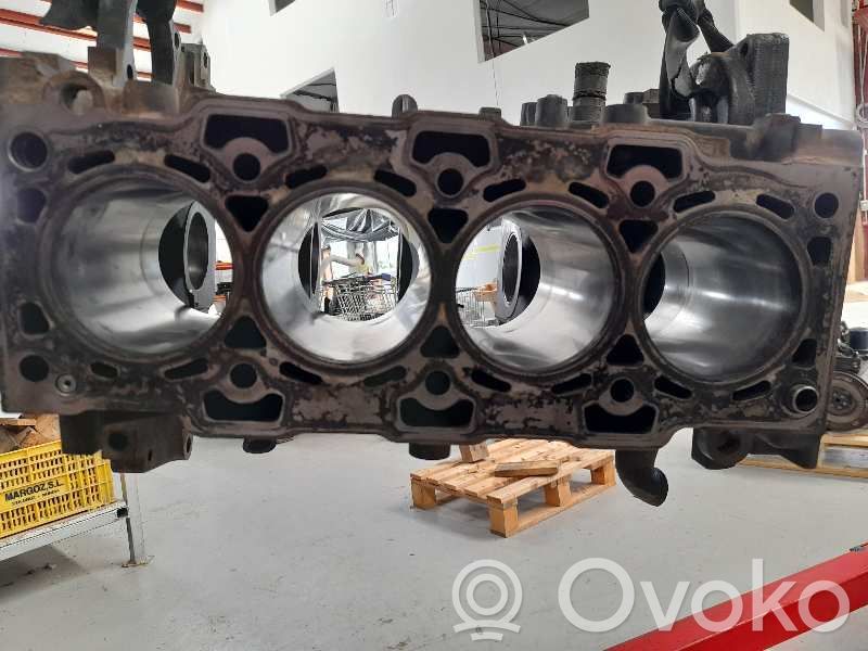 KIA Carens I Bloque de motor 