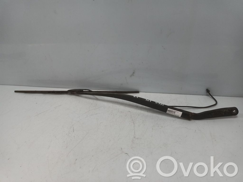 Brazo del limpiaparabrisas delantero