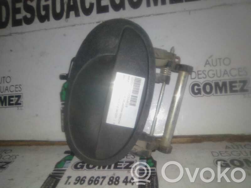 Manecilla externa puerta delantera