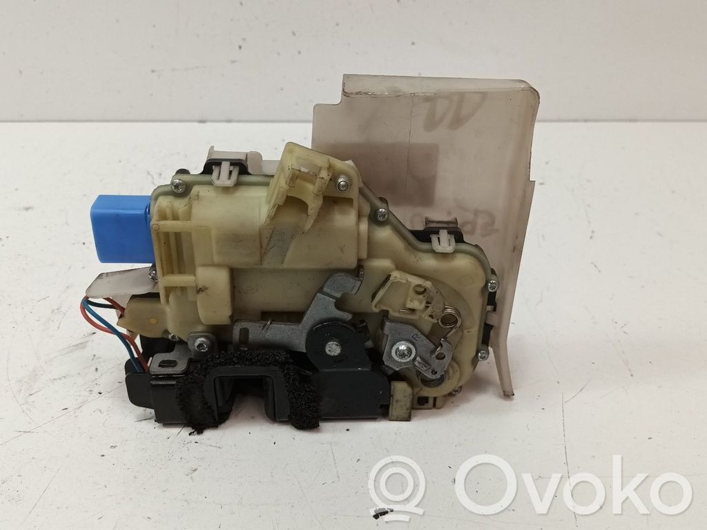 Volkswagen Polo IV 9N3 Etuoven lukko