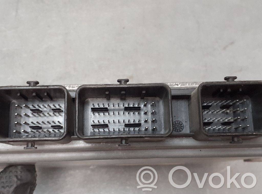 Unidad de control/módulo del motor   7S6112A650BA