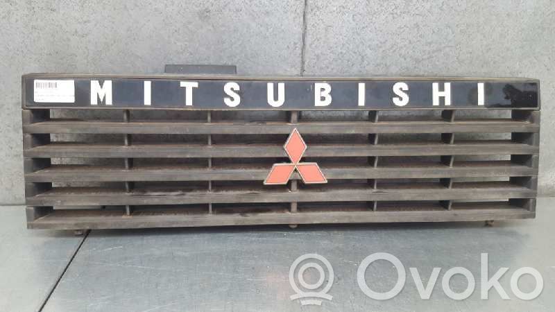 Mitsubishi Montero Grilă față 