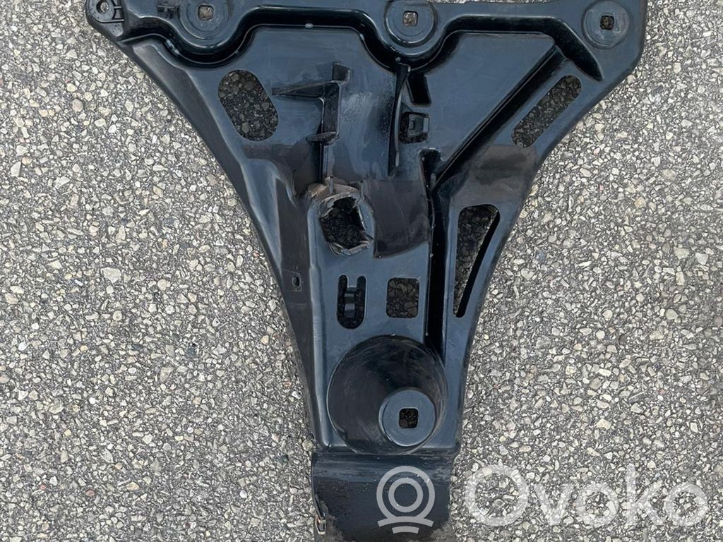 BMW 5 E60 E61 Galinis laikiklis bamperio 