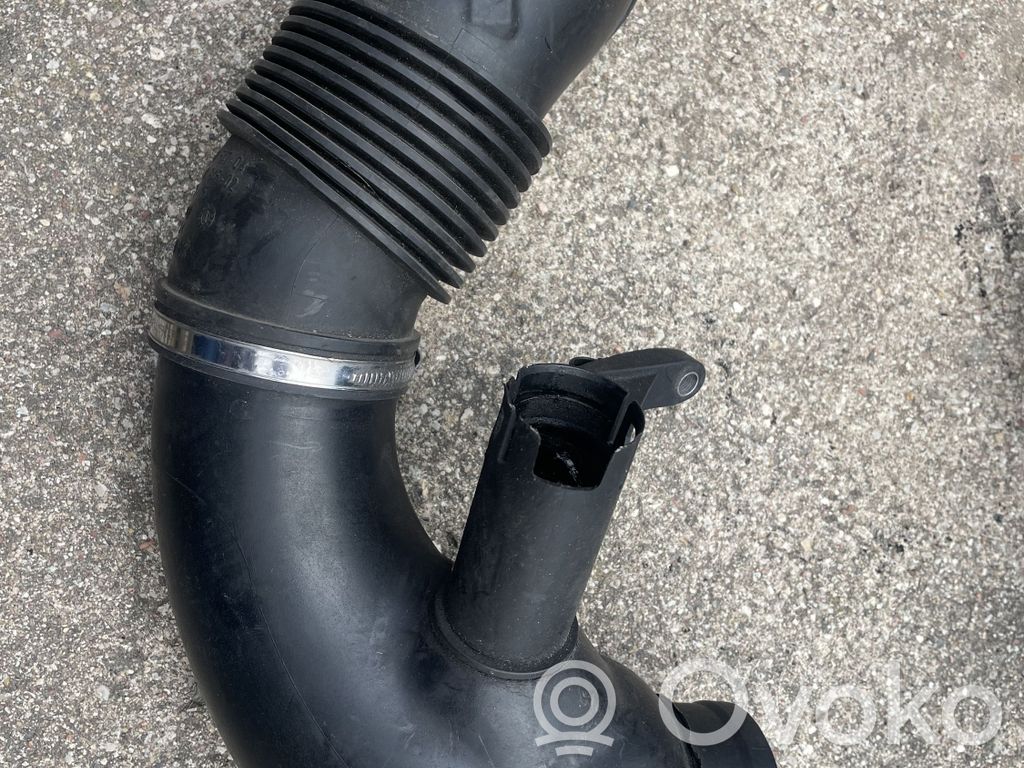 BMW 5 E60 E61 Oro vamzdis į turbiną 