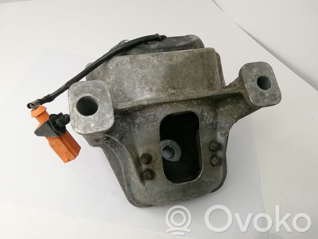 Audi Q5 SQ5 8R Engine mount bracket 