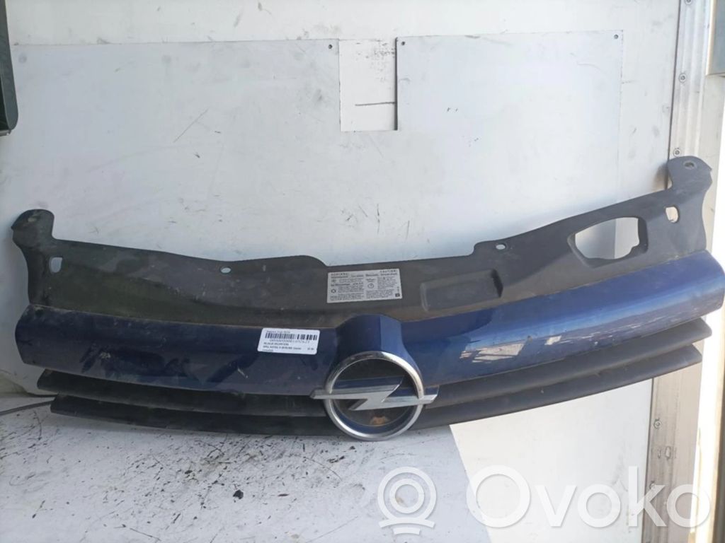 Opel Astra H Rejilla delantera 