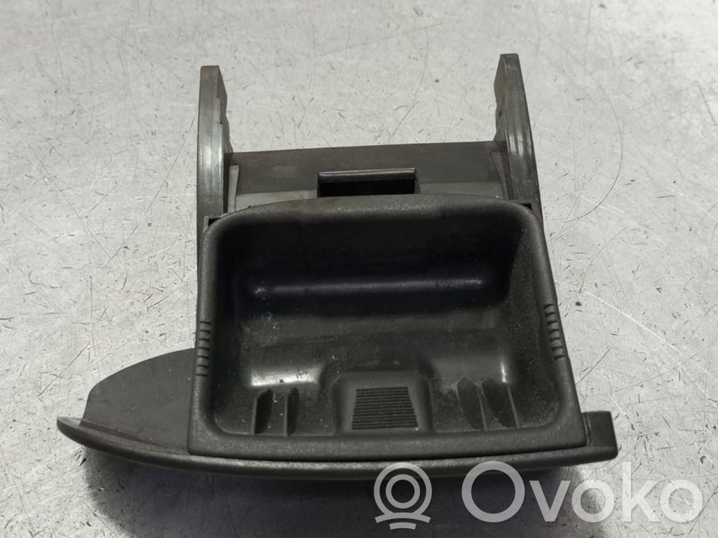 Fiat Punto (188) Scrumieră