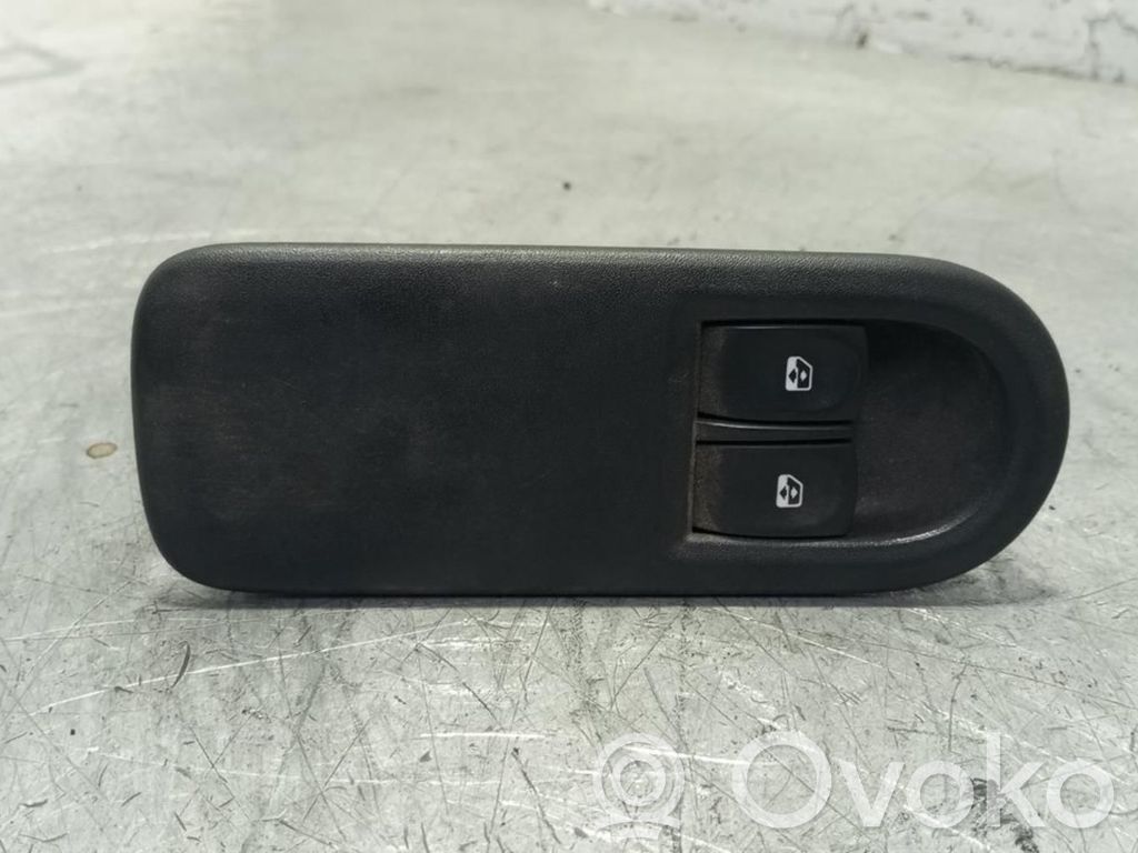 Comutator comandă geamuri electrice   8200356519