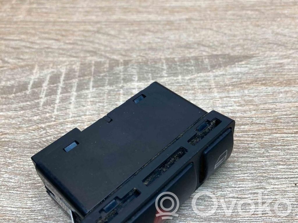 Hazard light switch   8368920