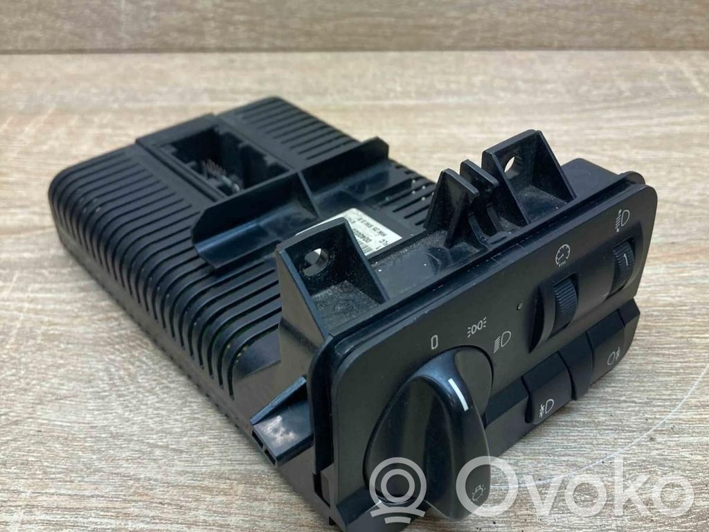 Light switch   6936831,532228411