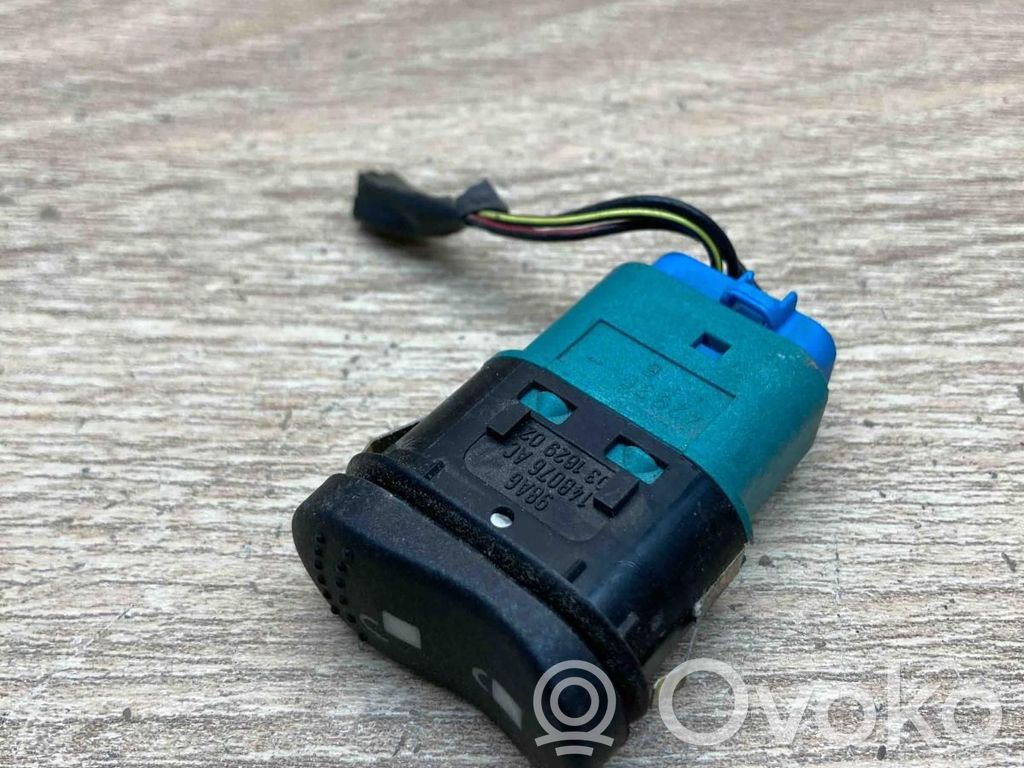 Ford Focus Central locking switch button 