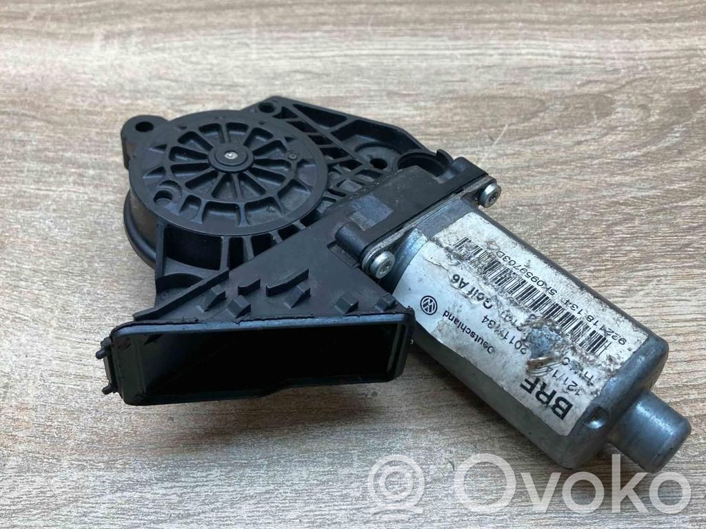 Volkswagen Golf VI Rear door window regulator motor 