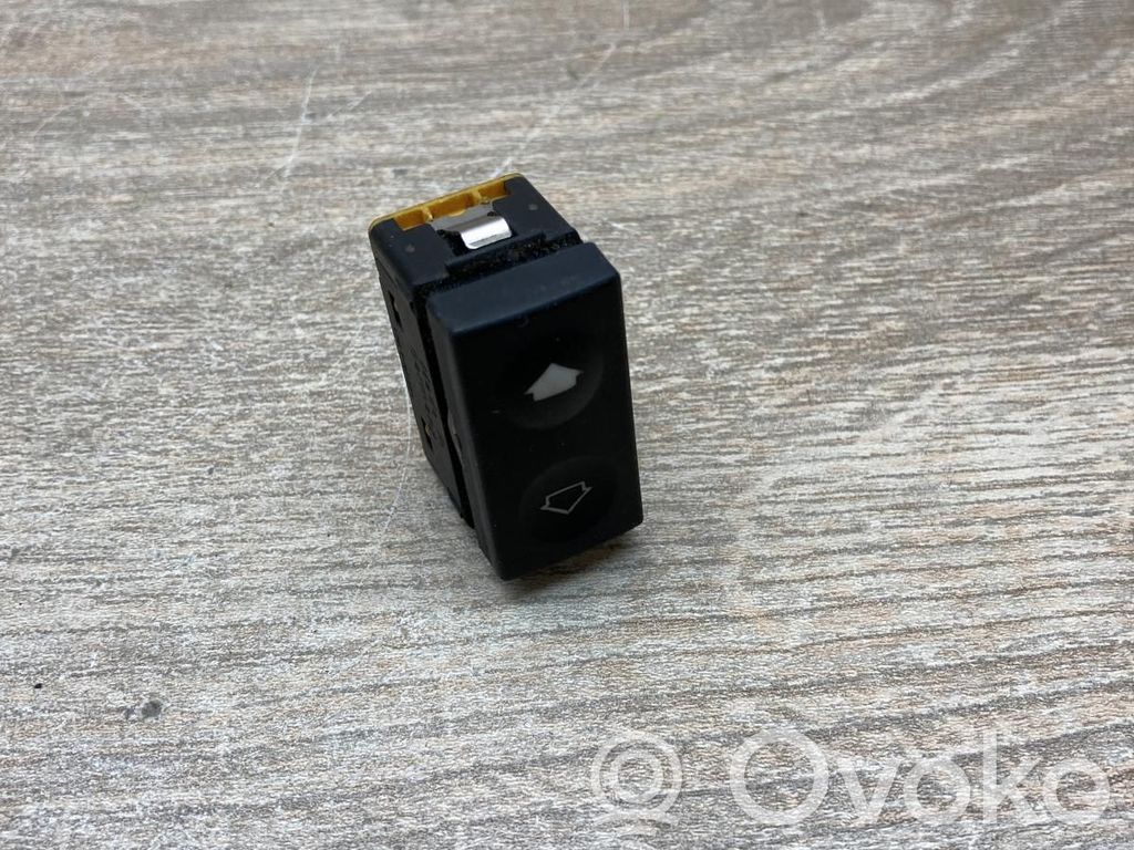 Electric window control switch   8368941