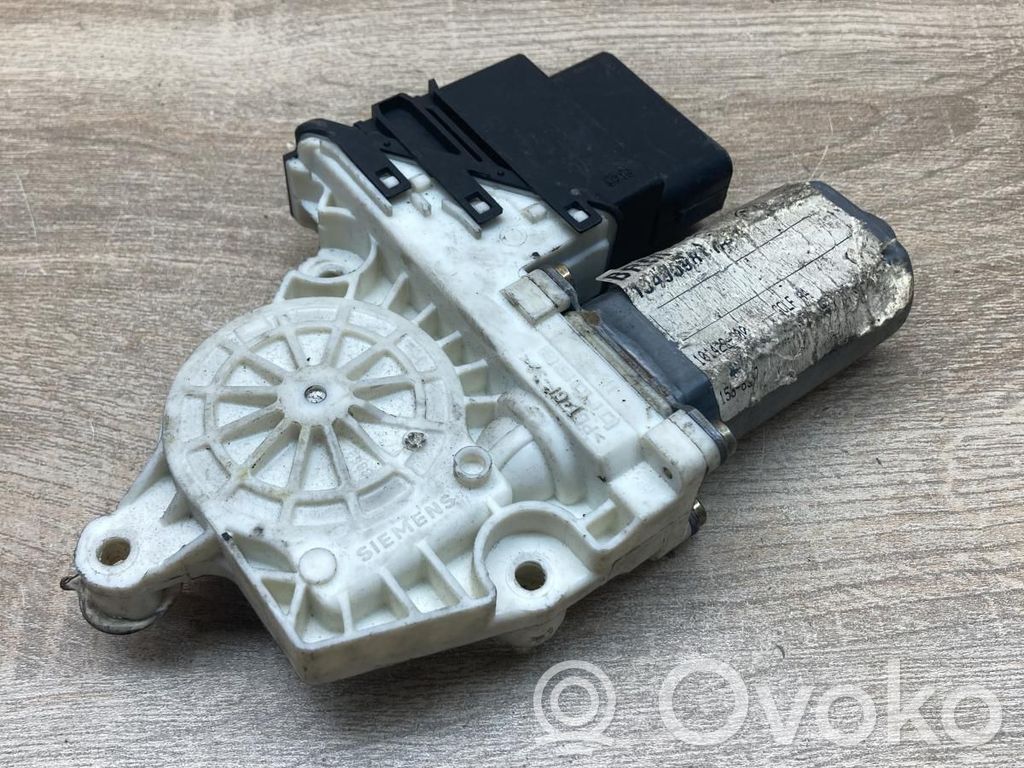 Volkswagen Golf IV Silniczek podnośnika szyby drzwi 