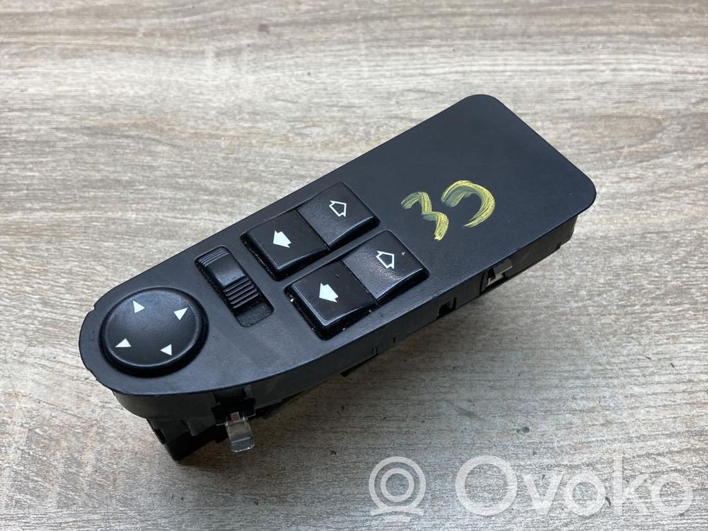Electric window control switch   8368988,073284