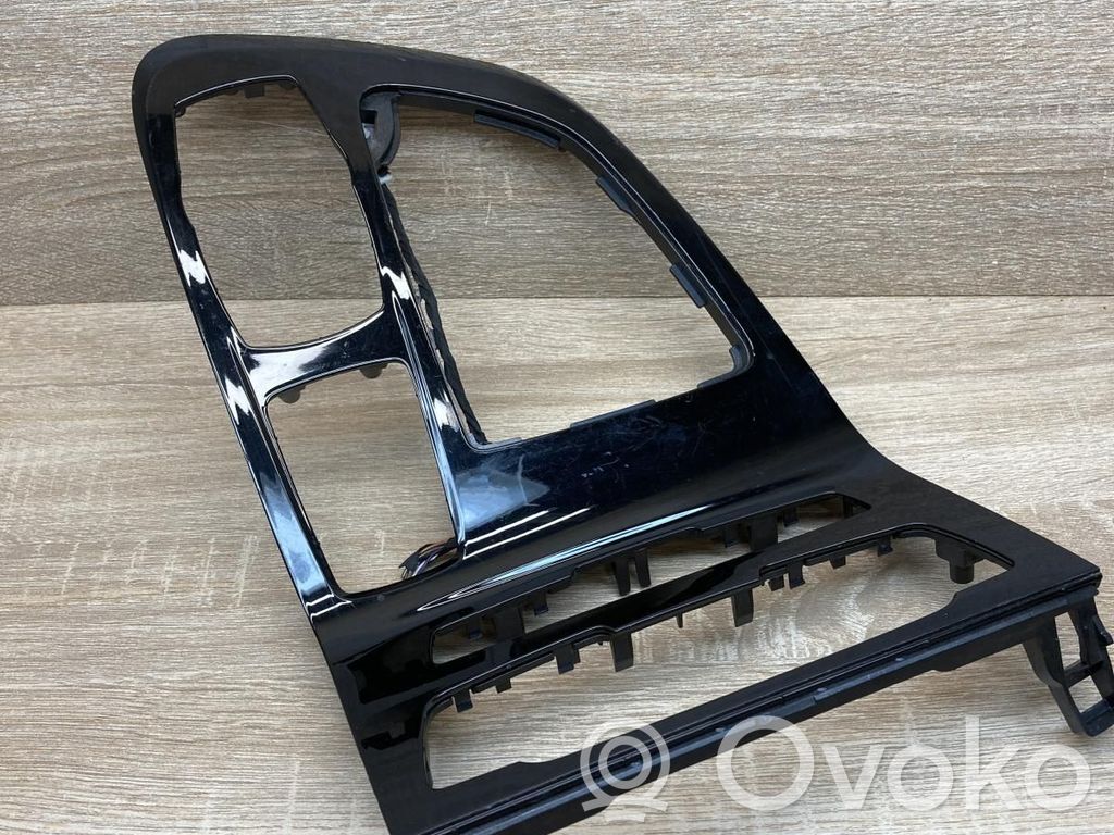 BMW 2 F46 Ramă consolă centrală 