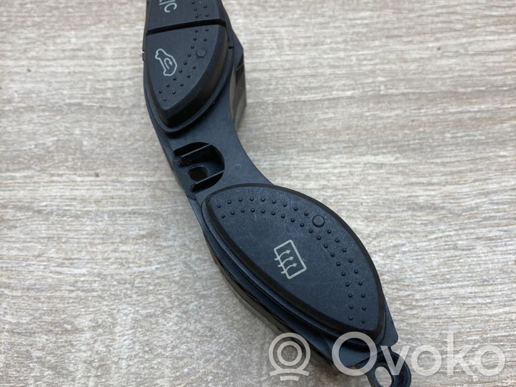 Ford Focus Bouton de dégivrage pare-brise 