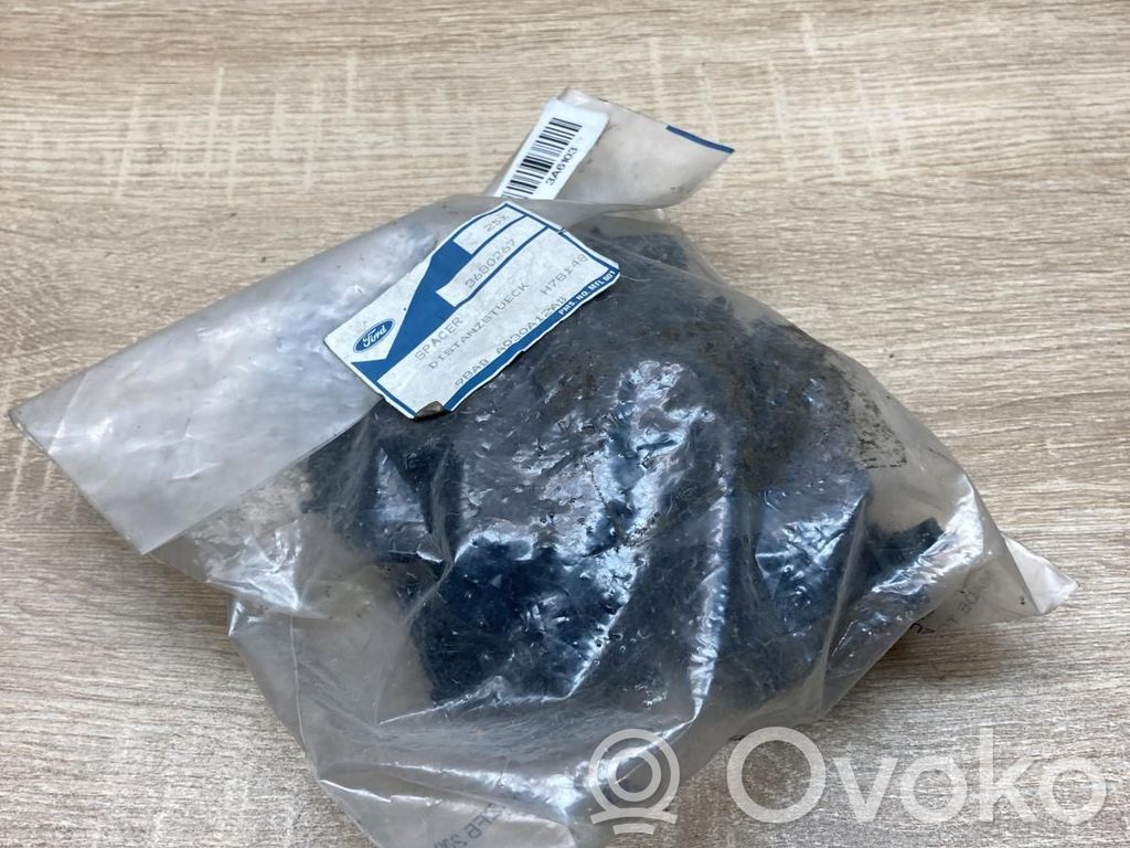 Ford Focus Ornament parbriz 