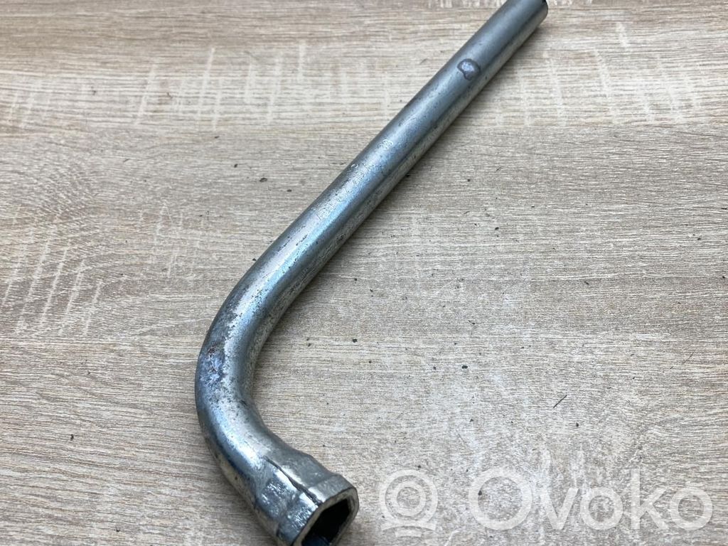 Llave de tuercas de rueda   4D0012219A