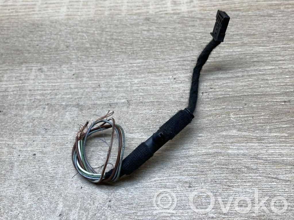 Plug wire   8377234