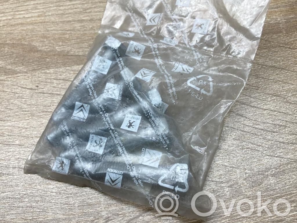 Nakrętki i śruby   352243,5PCS