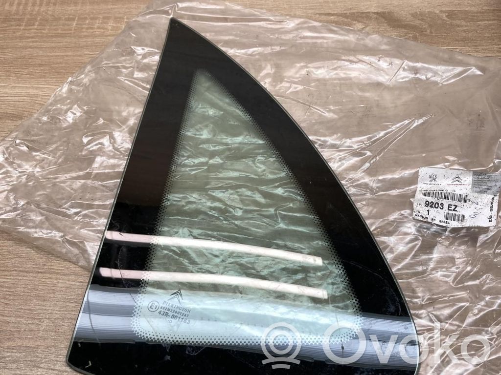 Citroen C3 Szyba karoseryjna tylna 