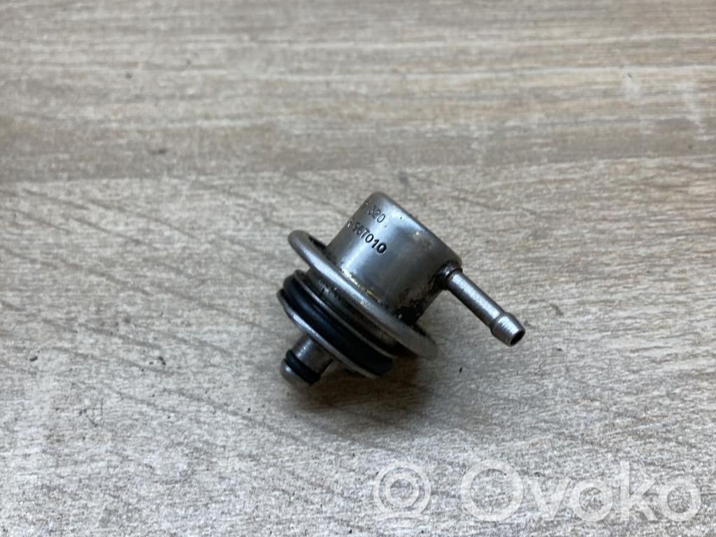 BMW 5 E34 Fuel pressure regulator 