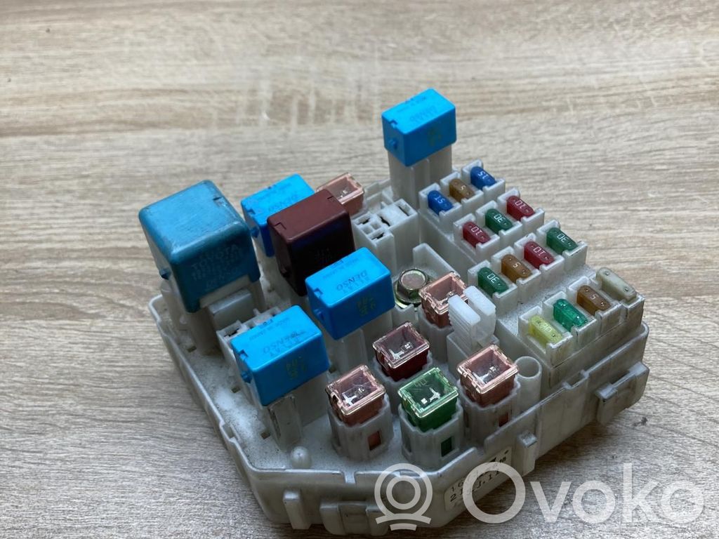Toyota RAV 4 (XA40) Drošinātāju bloks 