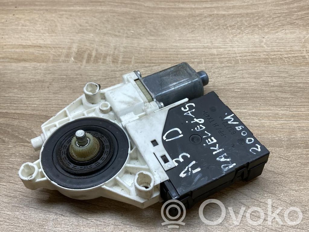 Audi A3 S3 8P Silnik regulatora szyby drzwi przednich 