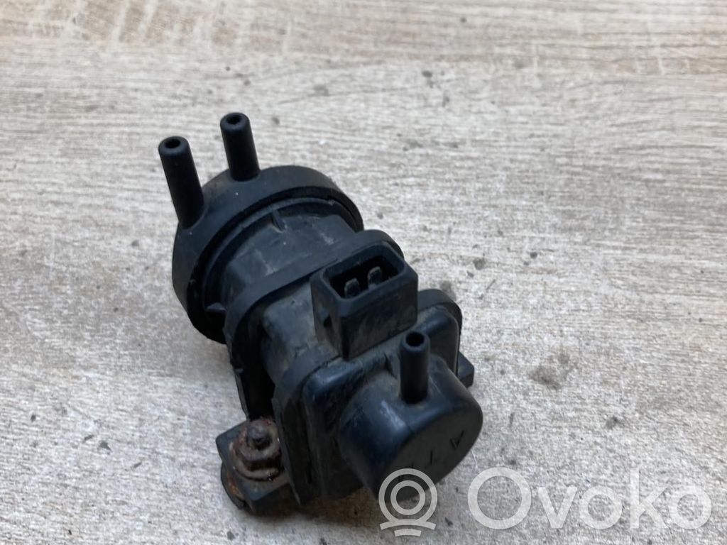 Opel Astra J Válvula de vacío 