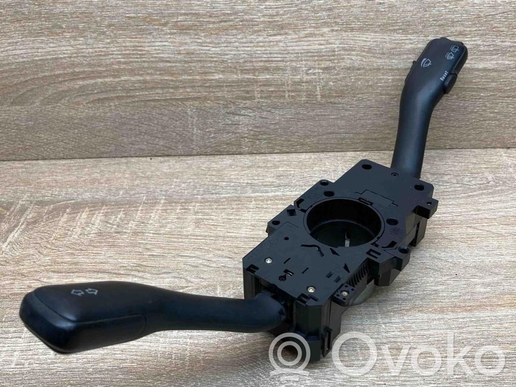 Volkswagen PASSAT B5 Leva/interruttore dell’indicatore di direzione e tergicristallo 