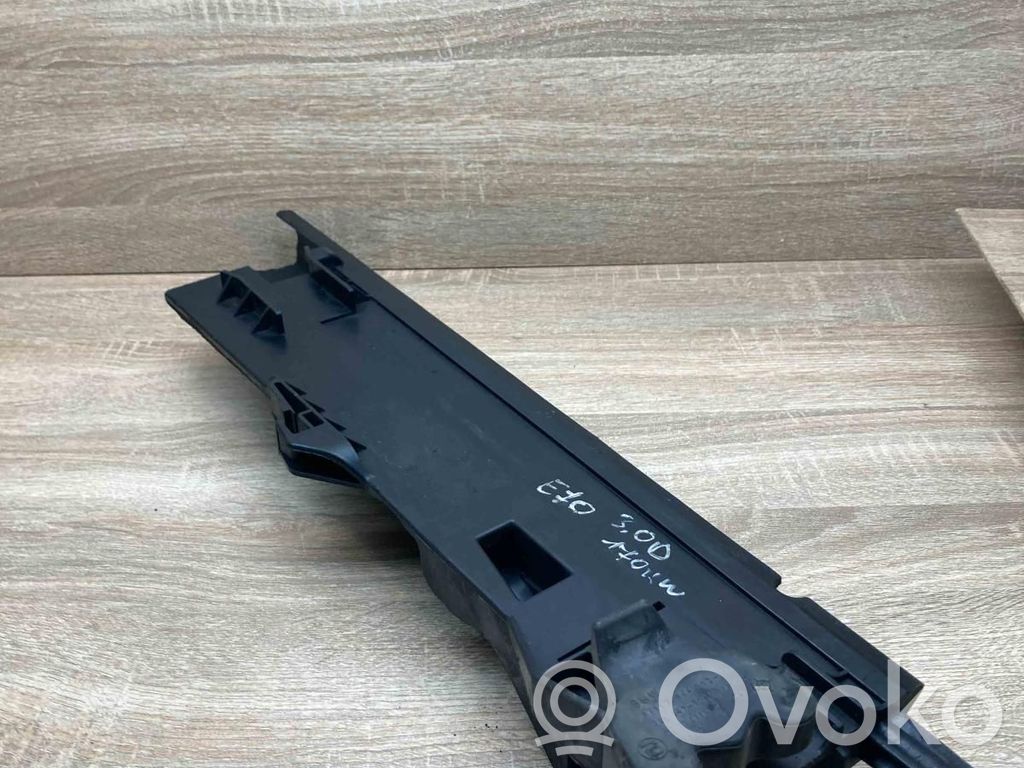 BMW X5 E70 Staffa del pannello di supporto del radiatore 
