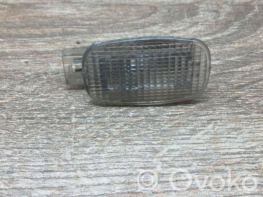 Mercedes-Benz E W211 Lampka podsufitki tylna 