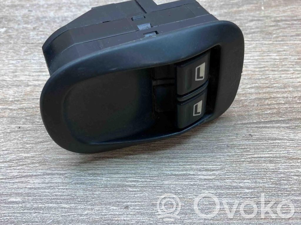 Peugeot 206 Electric window control switch 