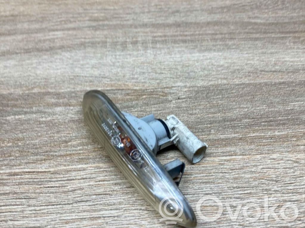 Front fender indicator light   6932997,6939816