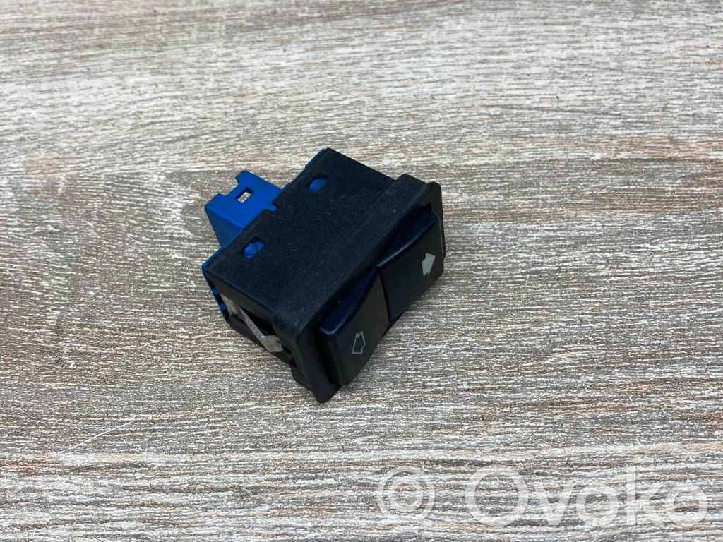 Electric window control switch   8368932