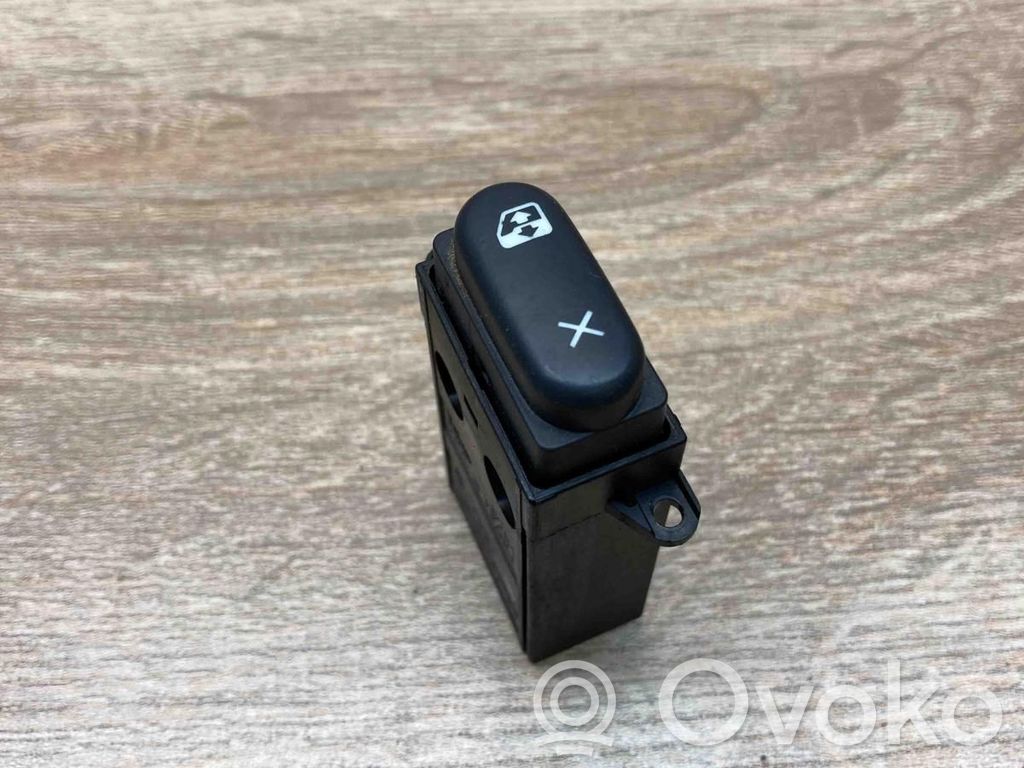 Renault Megane I Przycisk centralnego zamka 