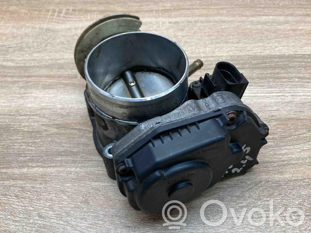 Audi A6 S6 C5 4B Zawór przepustnicy 