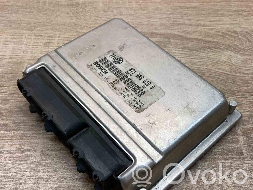 Volkswagen PASSAT B5 Engine control unit/module ECU 