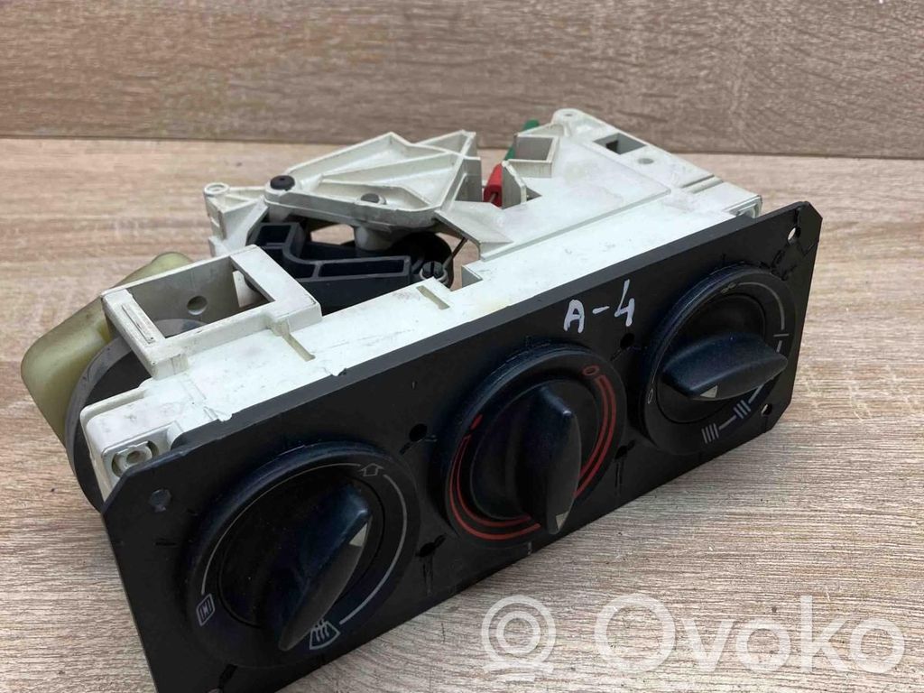 Audi A4 S4 B5 8D Panel klimatyzacji 