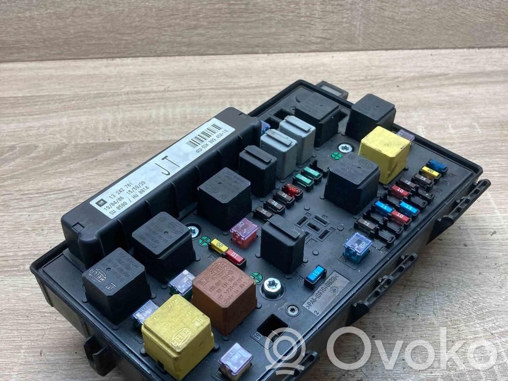 Opel Zafira B Fuse module 