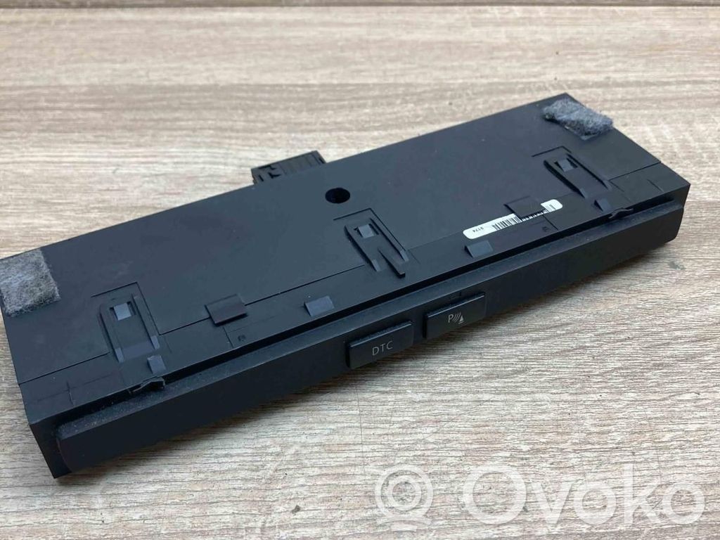 Parking (PDC) sensor switch   6952477