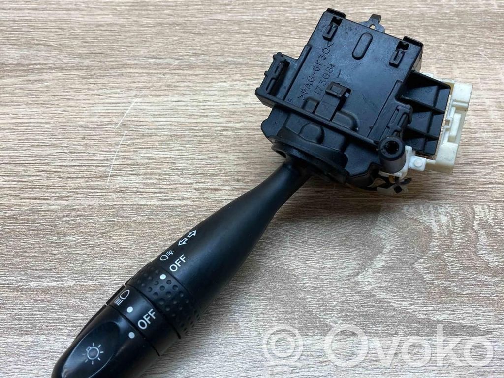 Toyota Corolla E120 E130 Suuntavilkun vipu 