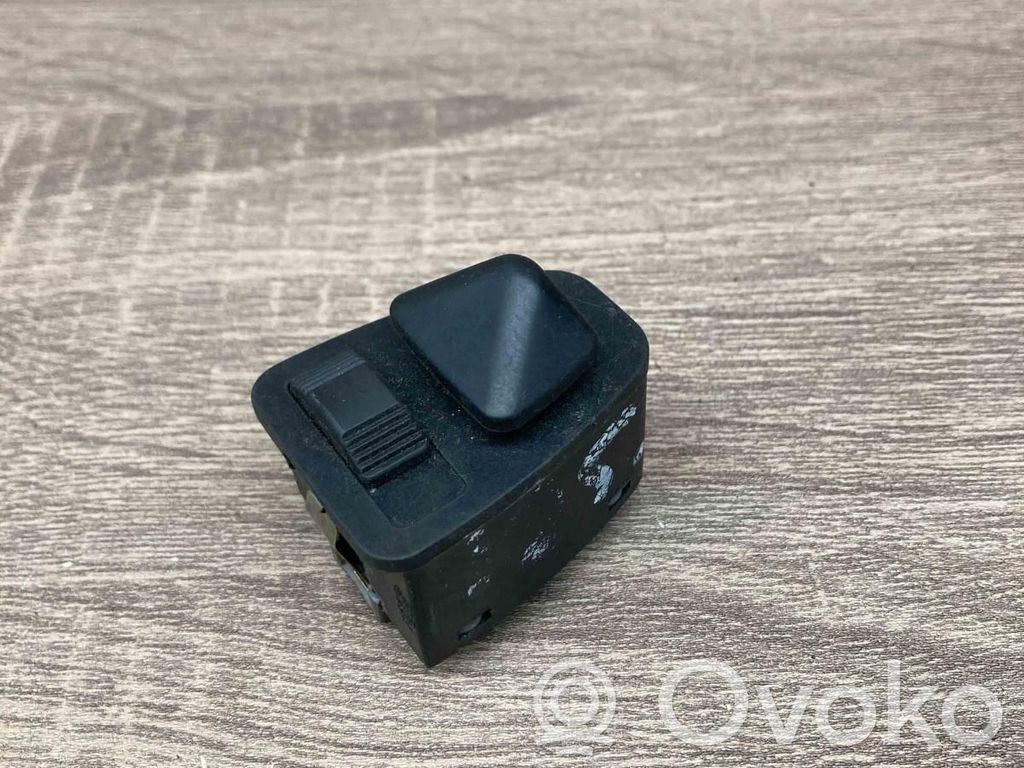 Wing mirror switch   8373692