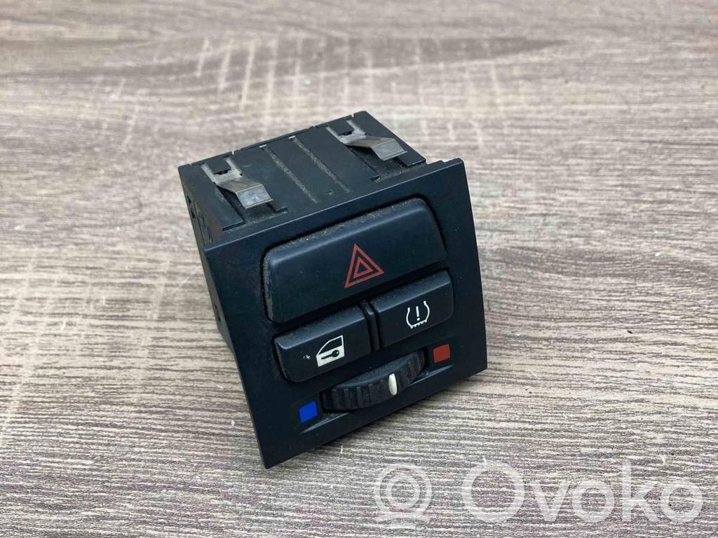 Hazard light switch   9132423,549549544
